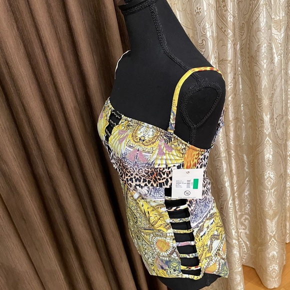 One-piece swimsuit - Picture 8 of 11